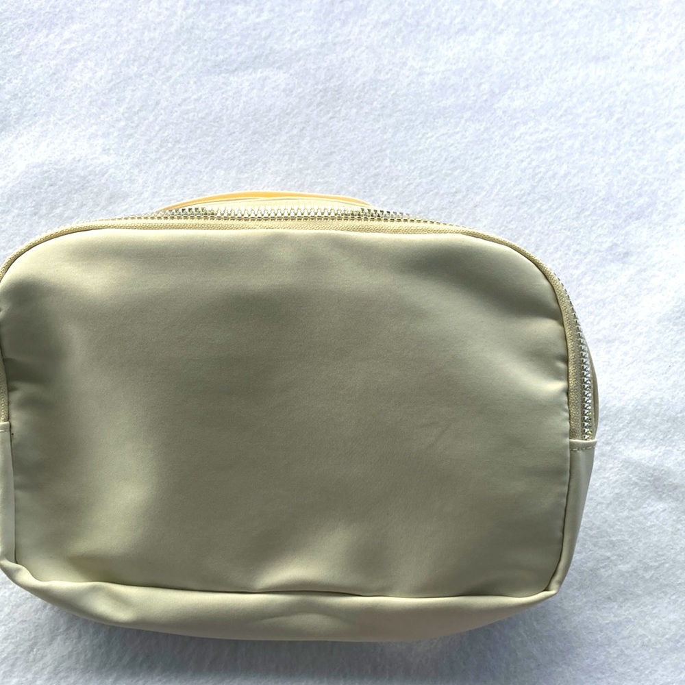 NWOT cream color Fanny pack